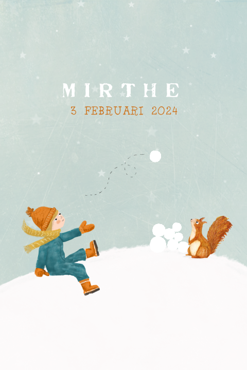 Lief geboortekaartje met kindje en eekhoorn die sneeuwballen gooien