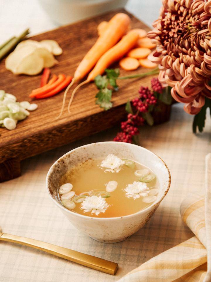 bouillon met chrysanten