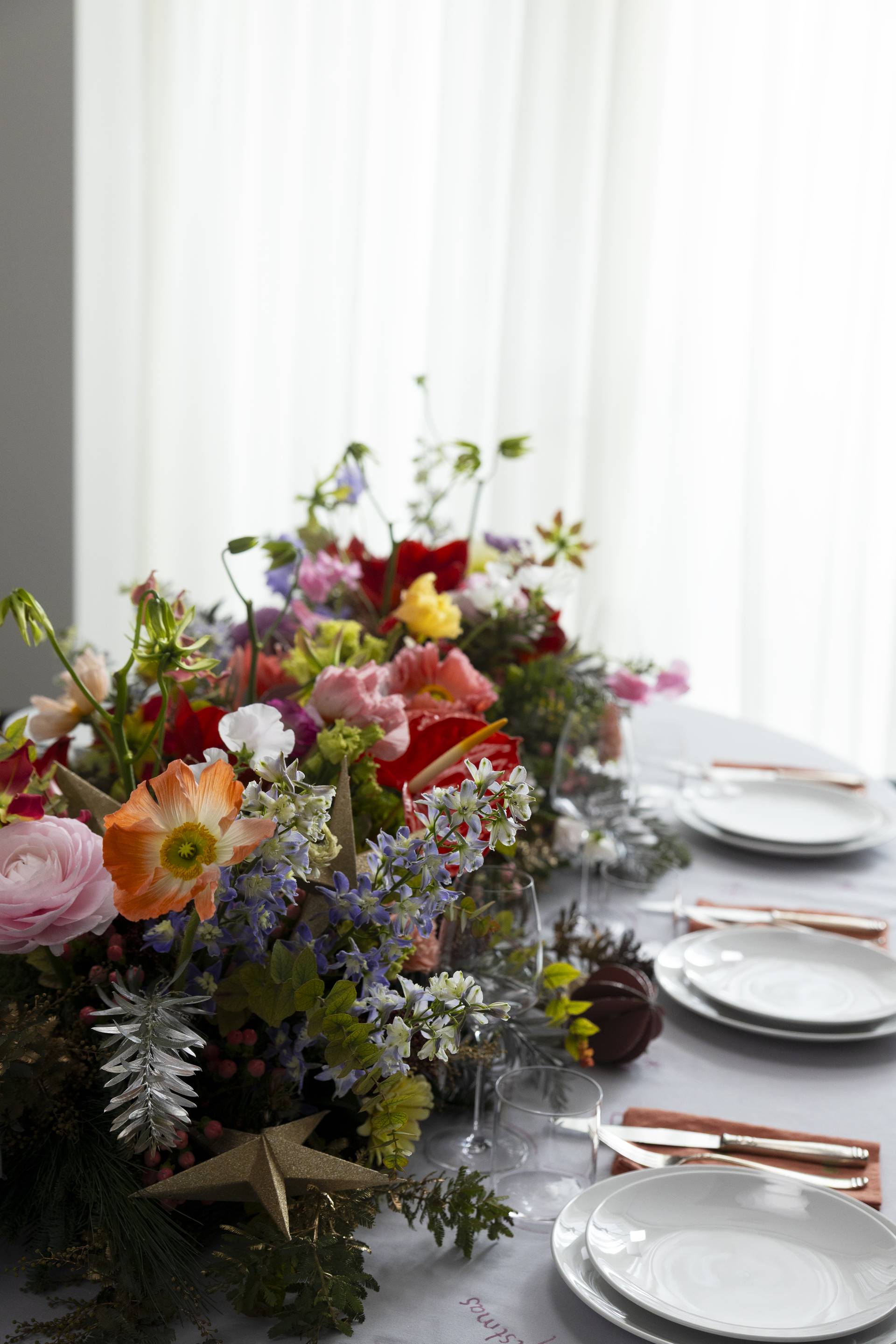 kerststuk met bloemen