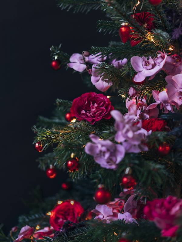 kerstboom met bloemen