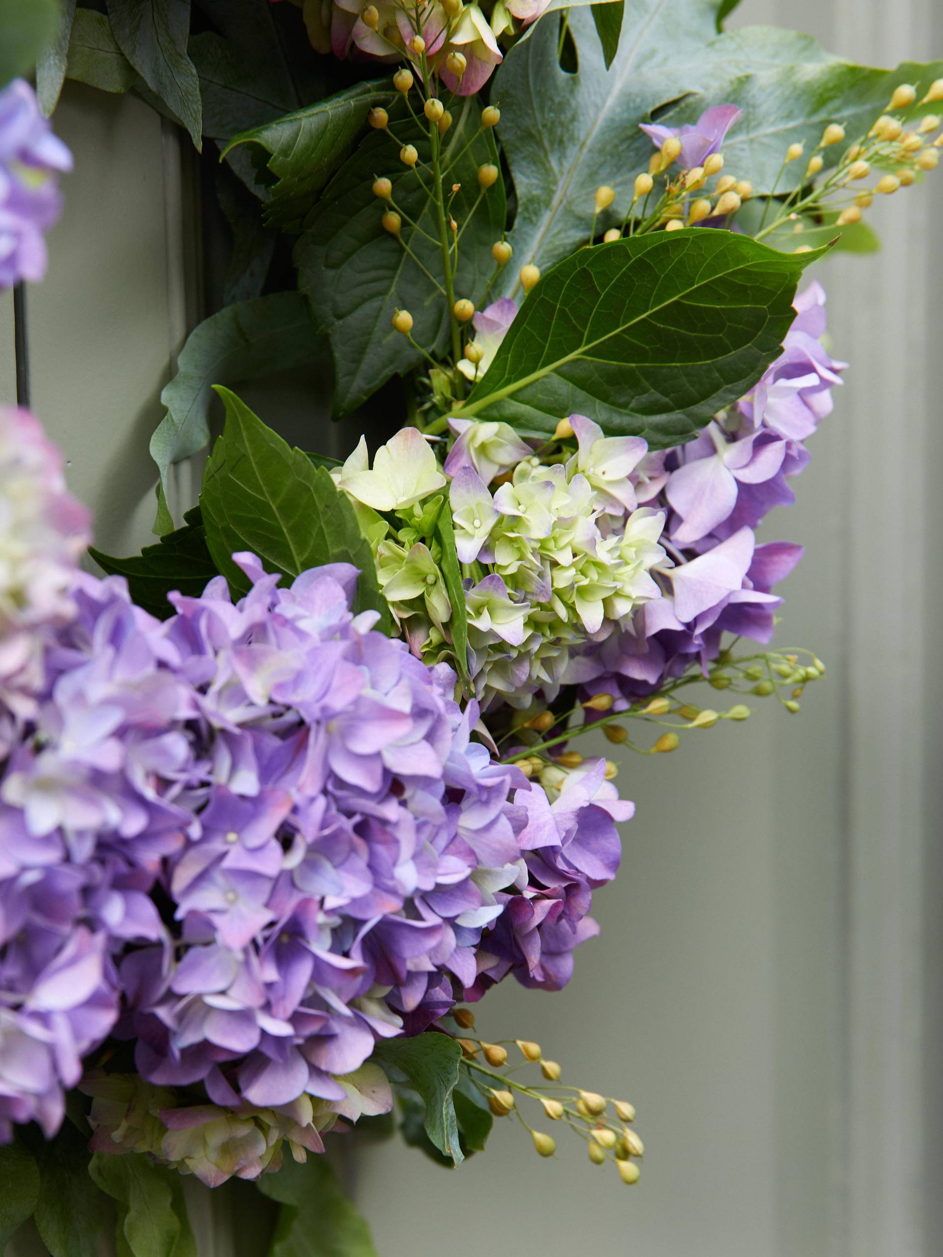 DIY om een krans te maken met Hortensia en Blauwvaren