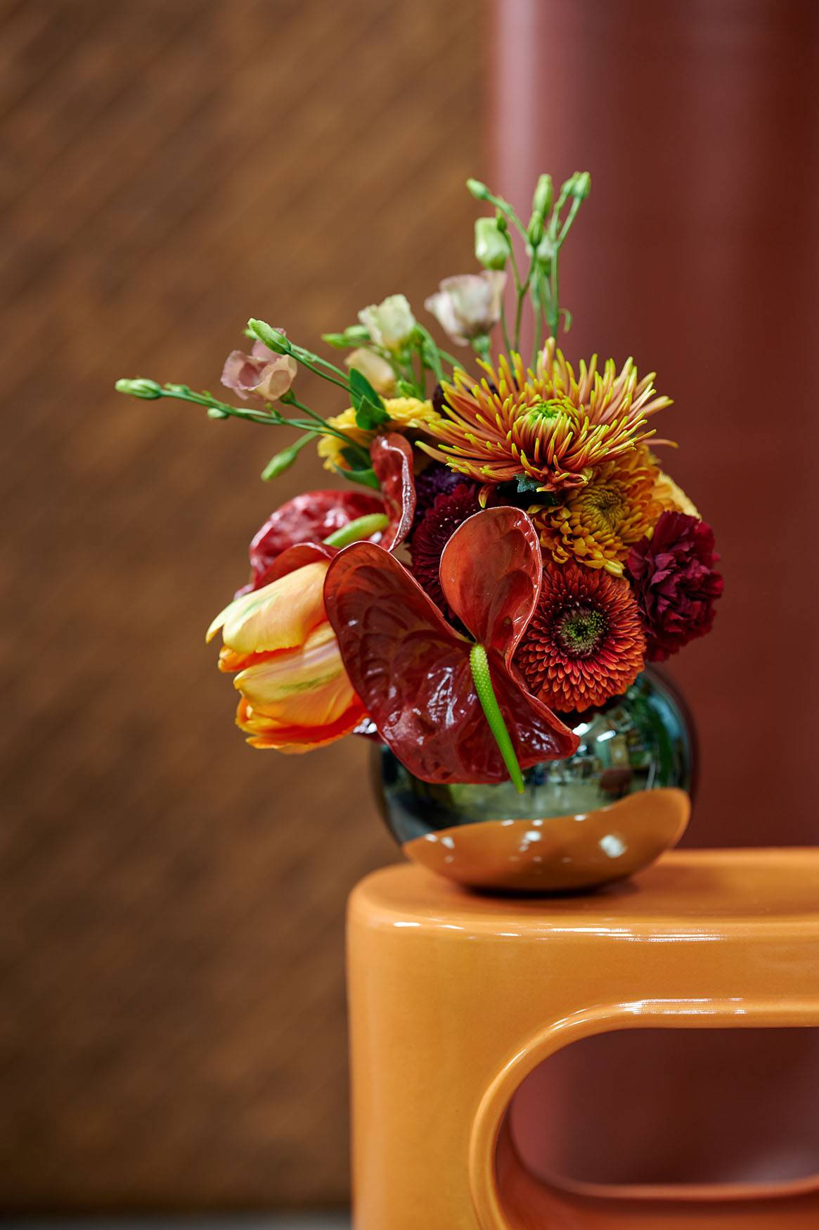 Anthurium Choco - Tulipa Avignon Parrot - Gerbera Pomponi Rizzo - Dianthus Standaard Zurigo - Lisianthus Bohemian Choco - Chrysanthemum Saffina - Chrystanthemum Willem Orange