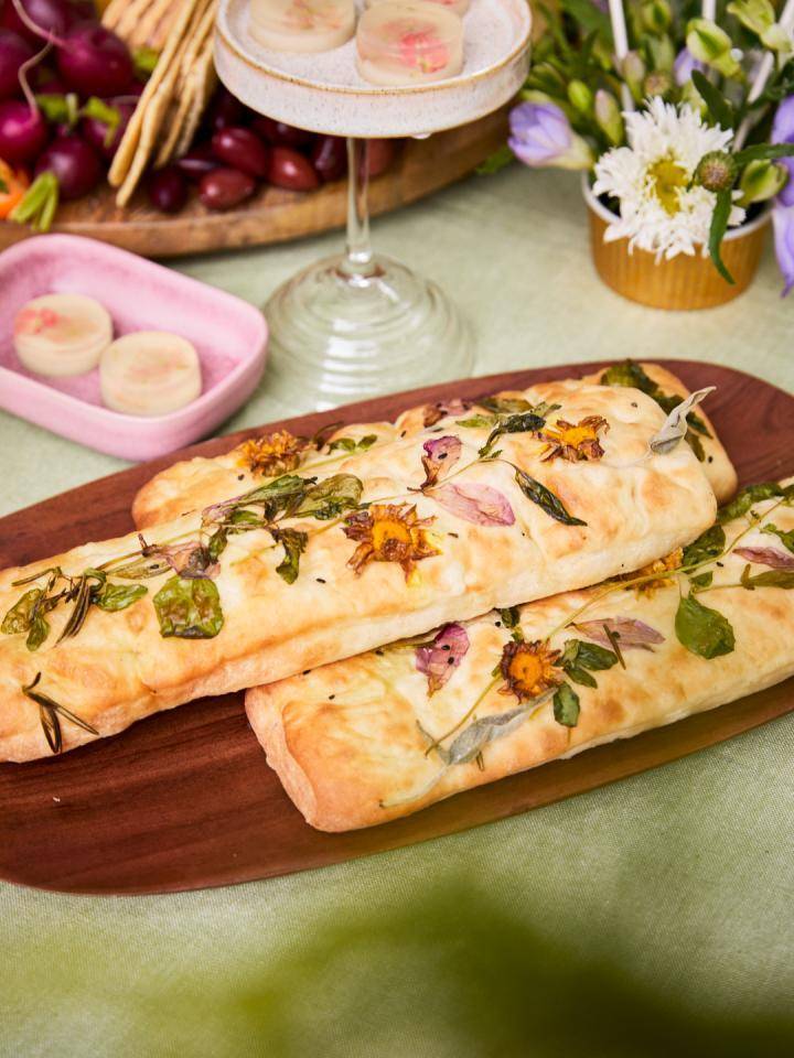 WEB_food_table__C9A7912brightbreezy_.width-1920
