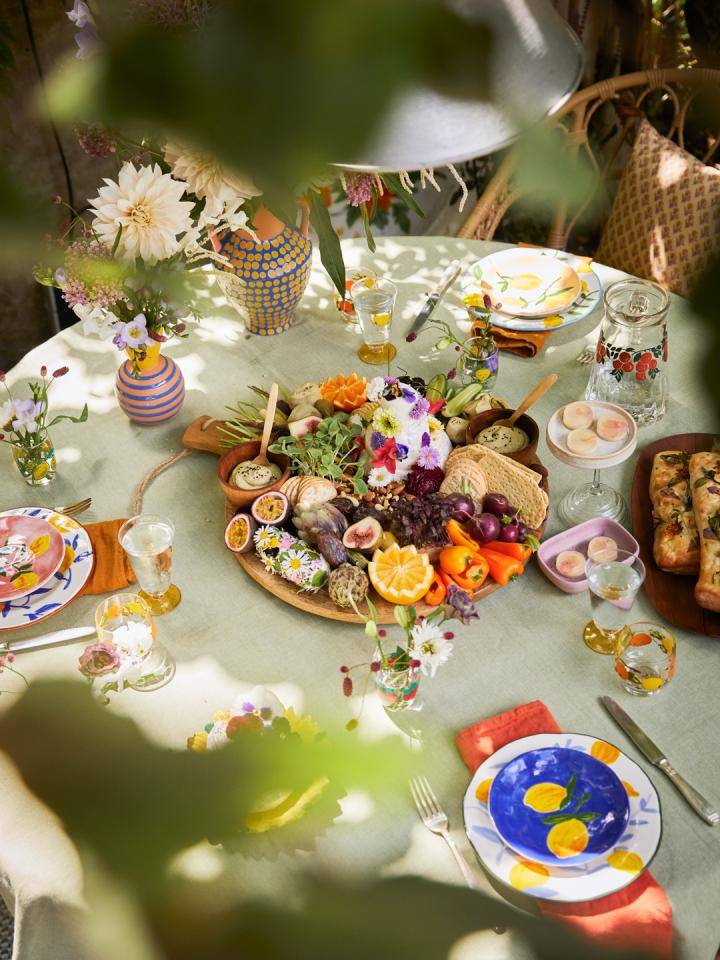 WEB_food_table__C9A8041brightbreezy_