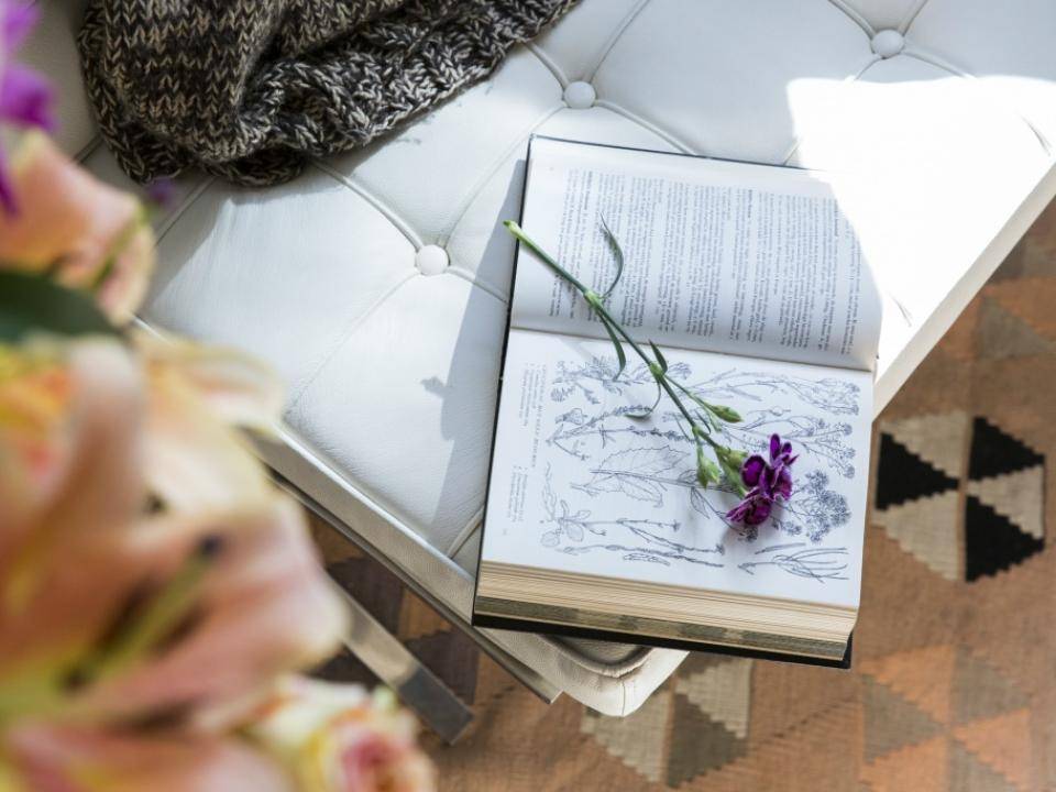 Boek met bloemen