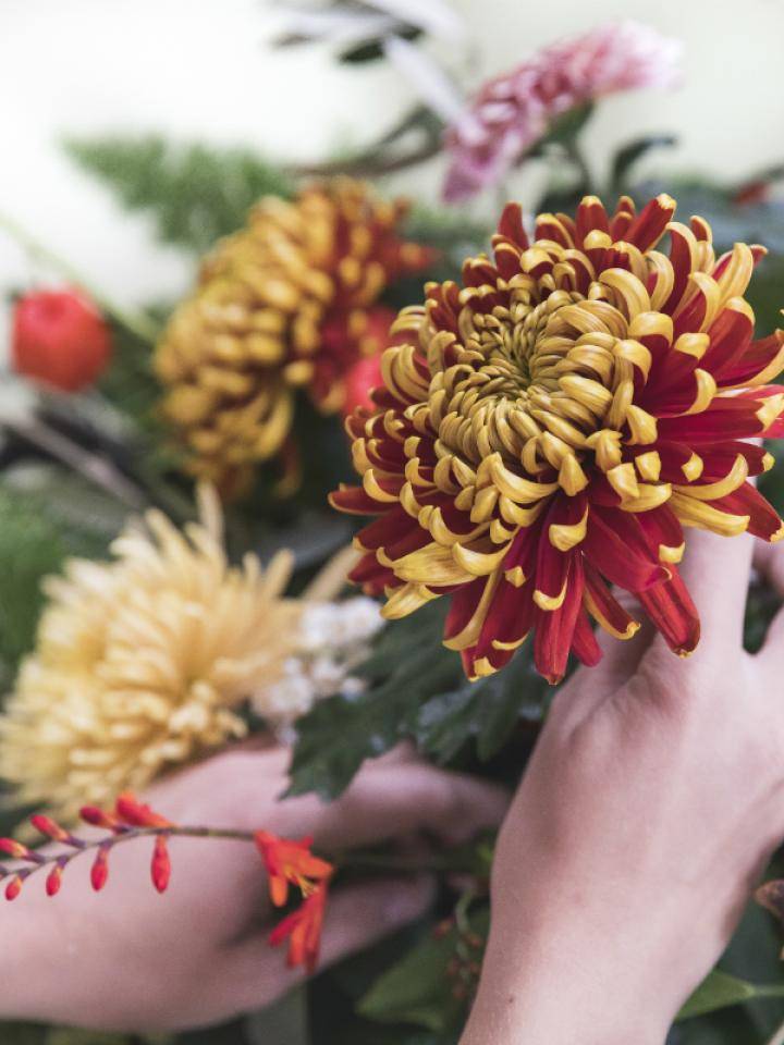 rouwboeket_met_chrysanten_mooiwatbloemendoen_2