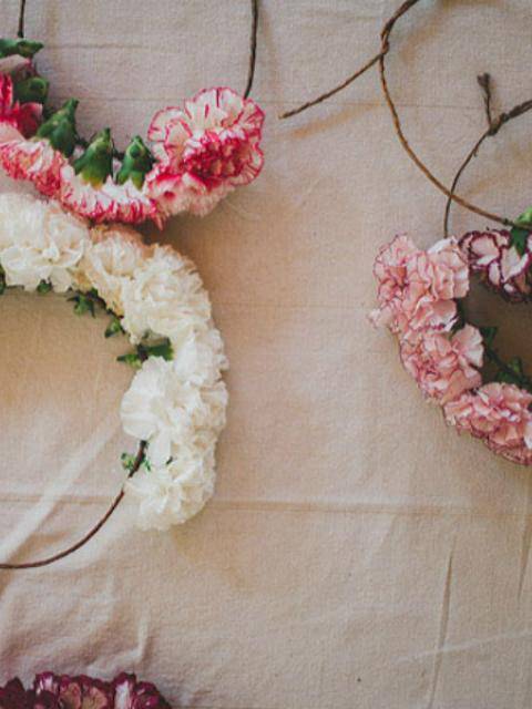 Anjerkroon bruid en bruidsmeisjes