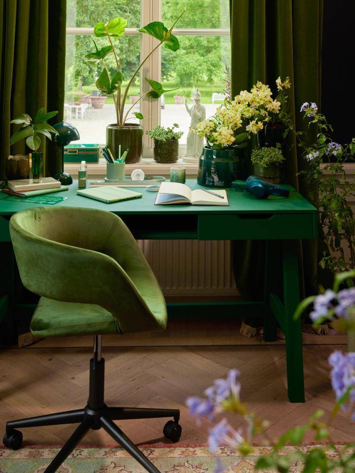 Travailler au milieu des plantes